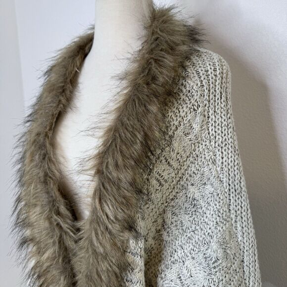 Womens Open Sweater Cardigan Size 1X Gray Ivory Cable Knit Boho Faux Fur Rodeo - Picture 4 of 11